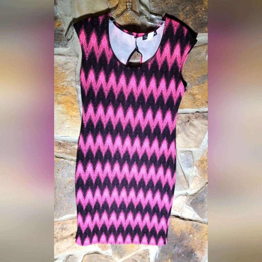 French atmosphere black and hot pink pencil dresses
